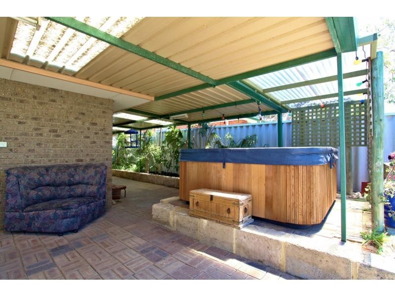 6 Jacka Close, Marangaroo WA 6064