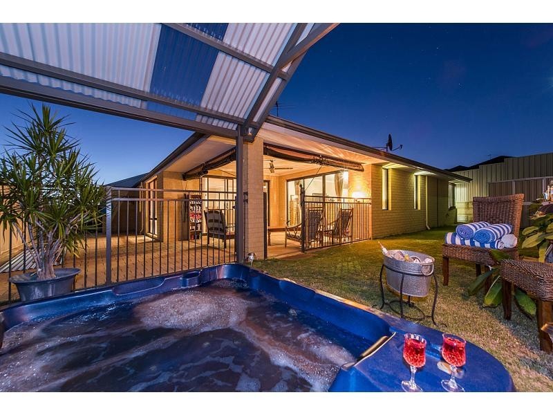12 Fennell Rise, Darch WA 6065