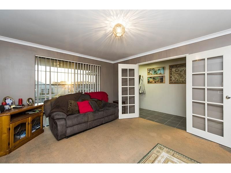 12 Fennell Rise, Darch WA 6065