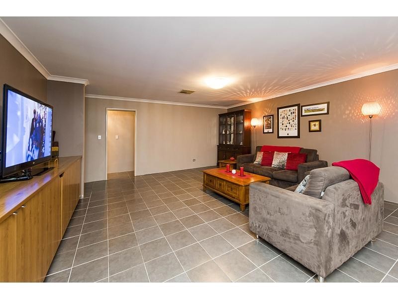12 Fennell Rise, Darch WA 6065