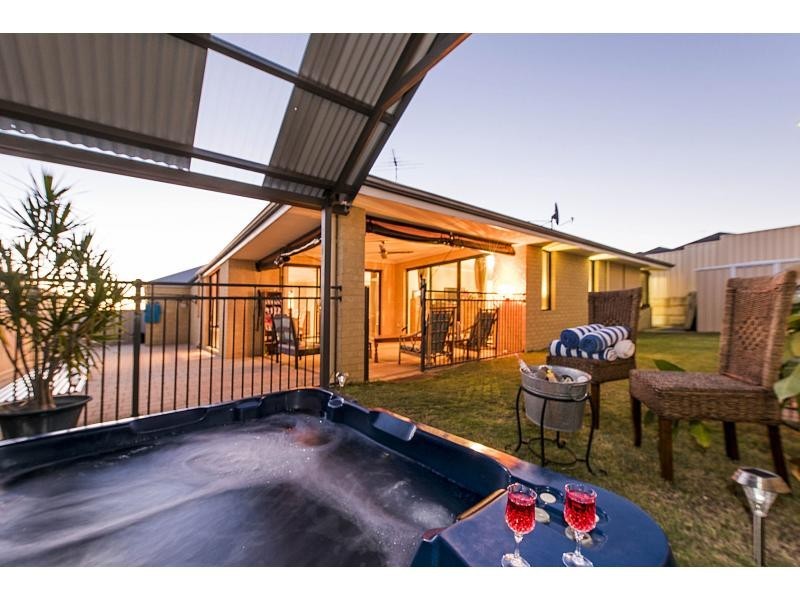 12 Fennell Rise, Darch WA 6065