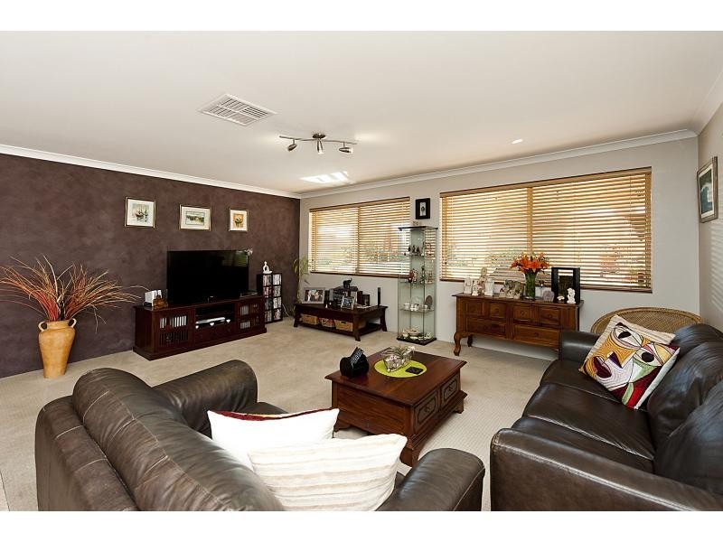 61 Manly Crescent, Warnbro WA 6169