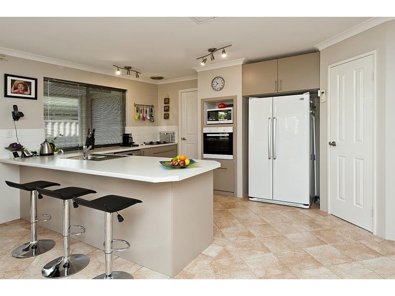 61 Manly Crescent, Warnbro WA 6169