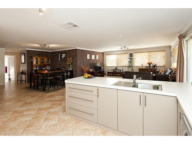 61 Manly Crescent, Warnbro WA 6169