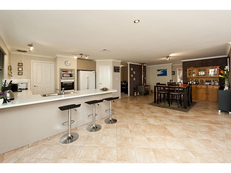 61 Manly Crescent, Warnbro WA 6169