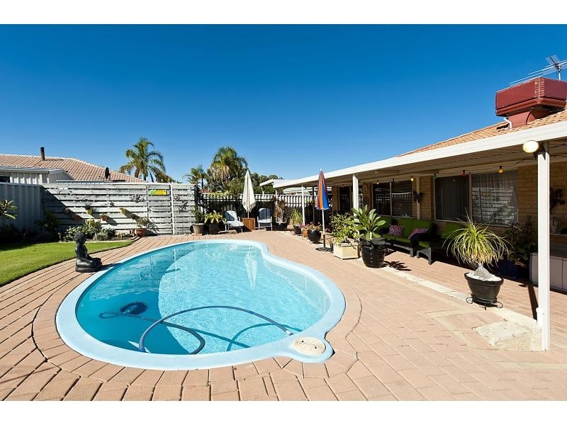 61 Manly Crescent, Warnbro WA 6169