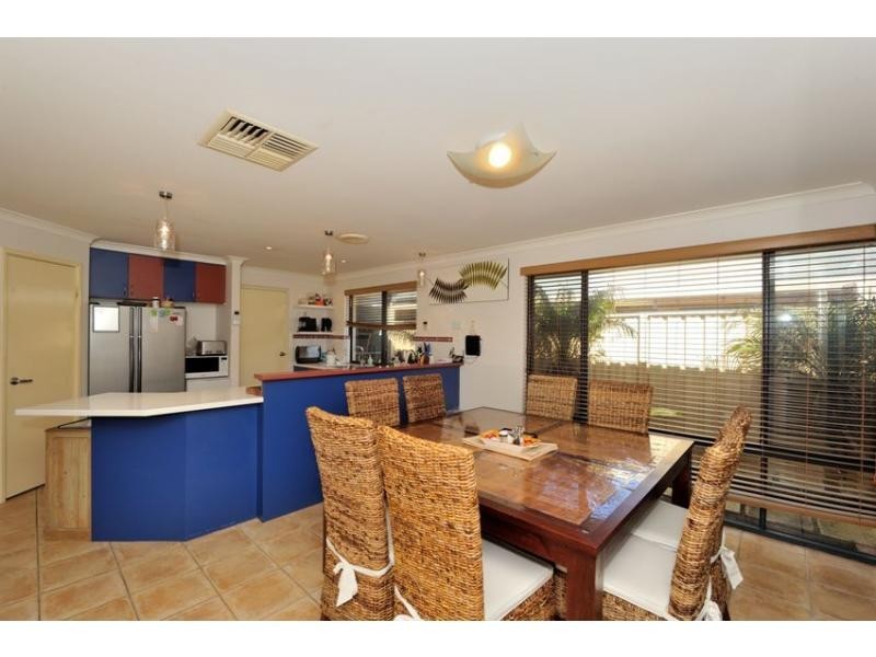 4 Bopeechee Way, Port Kennedy WA 6172