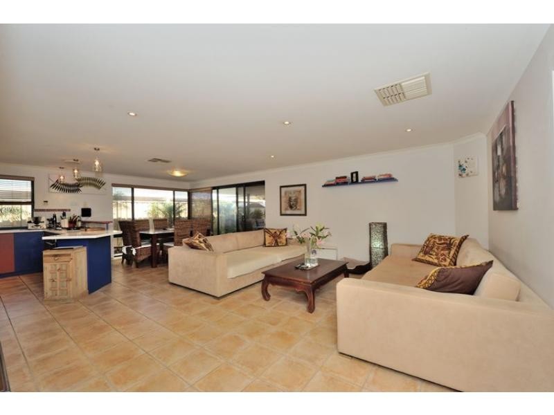 4 Bopeechee Way, Port Kennedy WA 6172