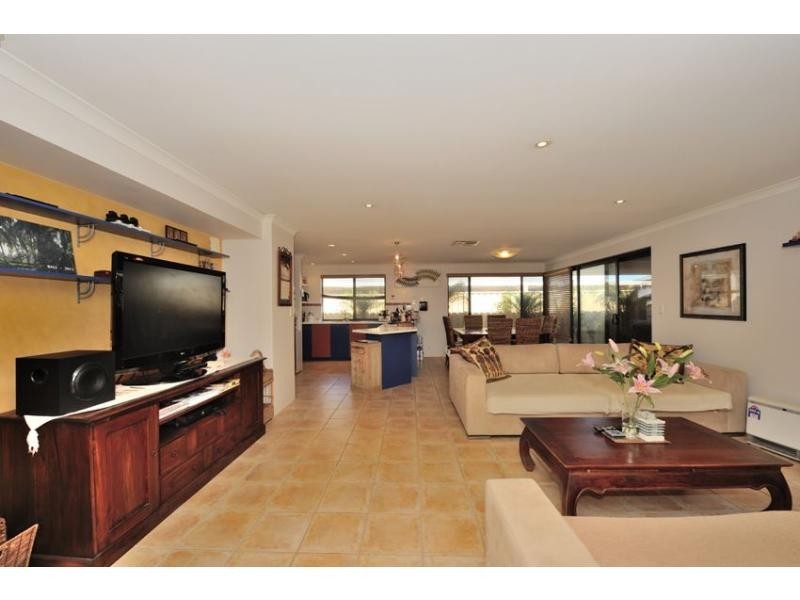4 Bopeechee Way, Port Kennedy WA 6172