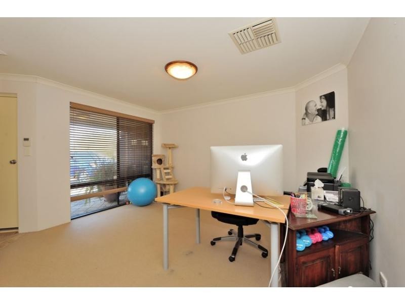 4 Bopeechee Way, Port Kennedy WA 6172