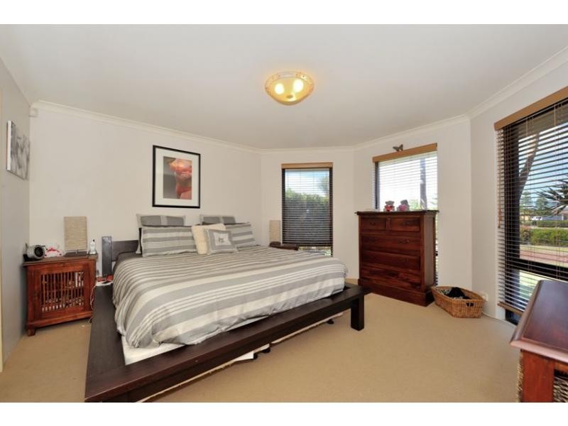 4 Bopeechee Way, Port Kennedy WA 6172