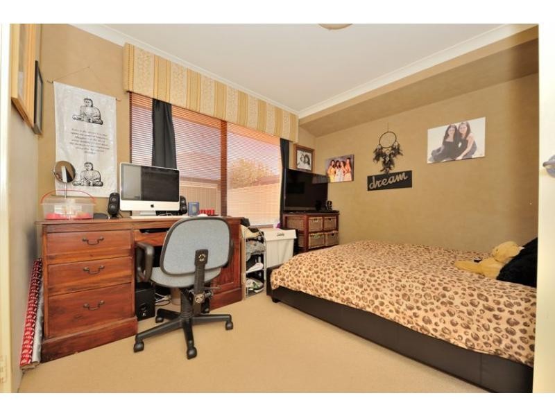 4 Bopeechee Way, Port Kennedy WA 6172