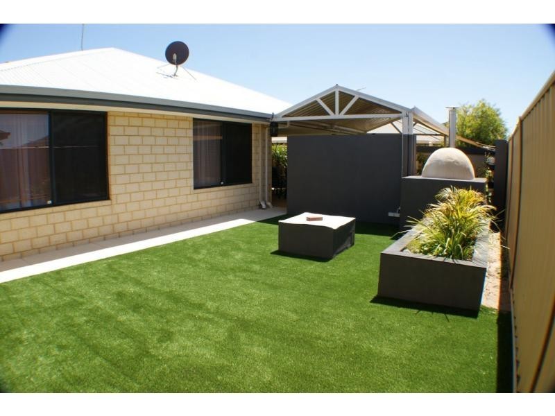 4 Bopeechee Way, Port Kennedy WA 6172