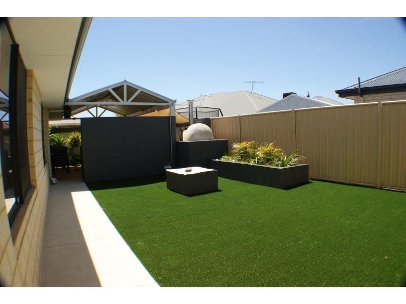 4 Bopeechee Way, Port Kennedy WA 6172