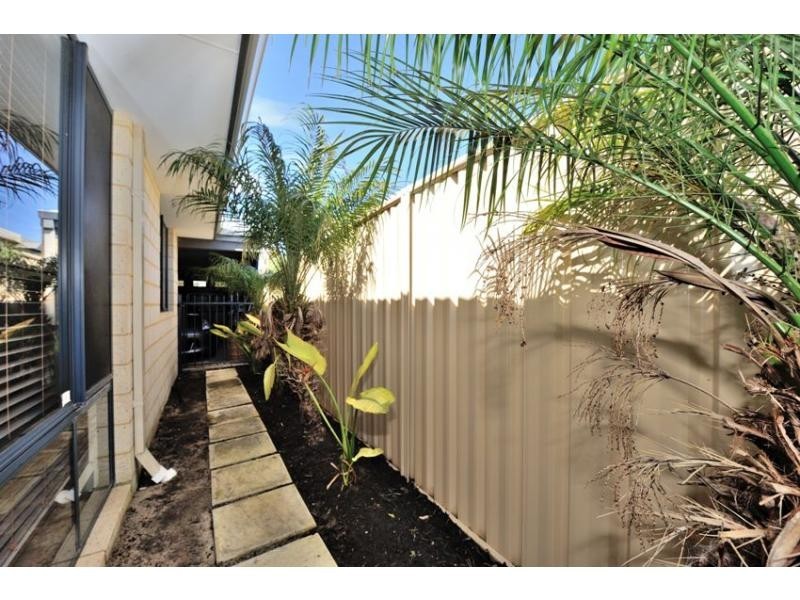 4 Bopeechee Way, Port Kennedy WA 6172