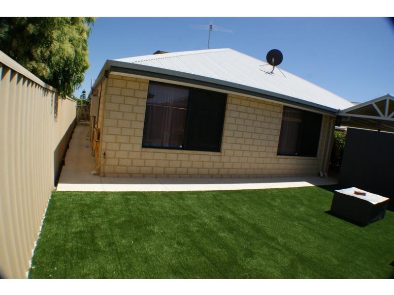 4 Bopeechee Way, Port Kennedy WA 6172