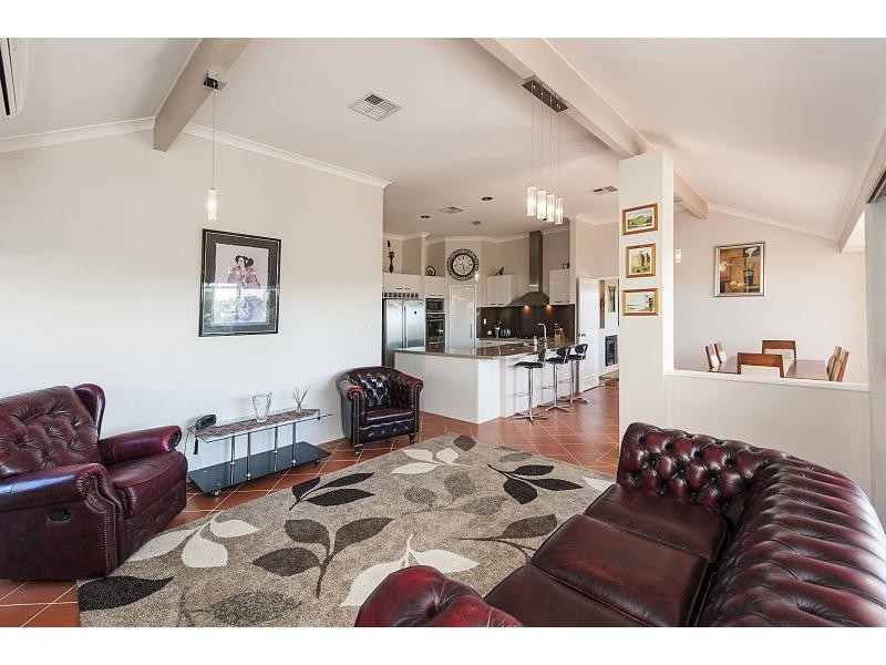 6 Venice Retreat, Warnbro WA 6169
