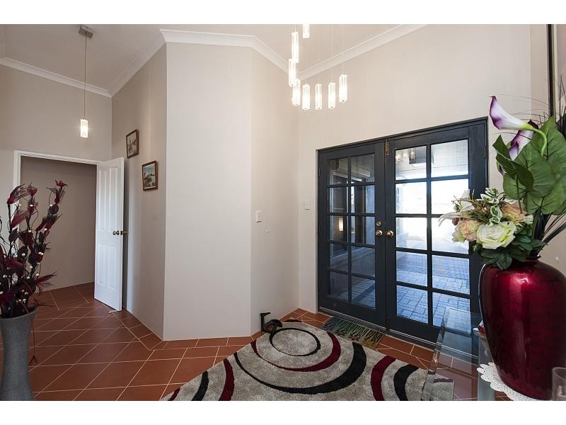 6 Venice Retreat, Warnbro WA 6169