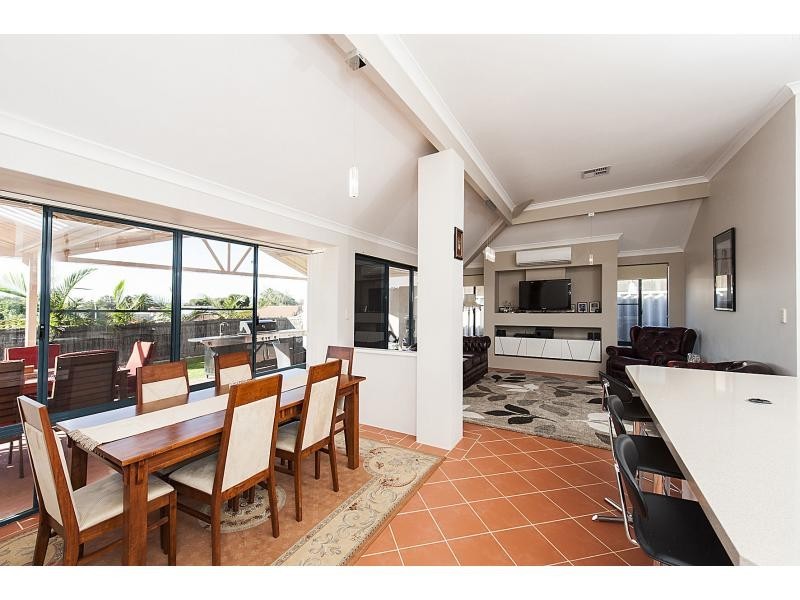 6 Venice Retreat, Warnbro WA 6169