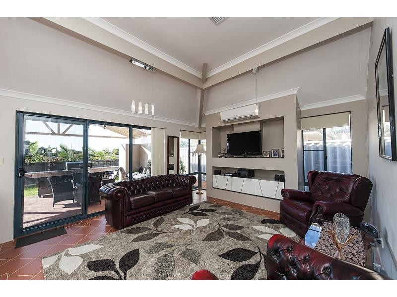 6 Venice Retreat, Warnbro WA 6169