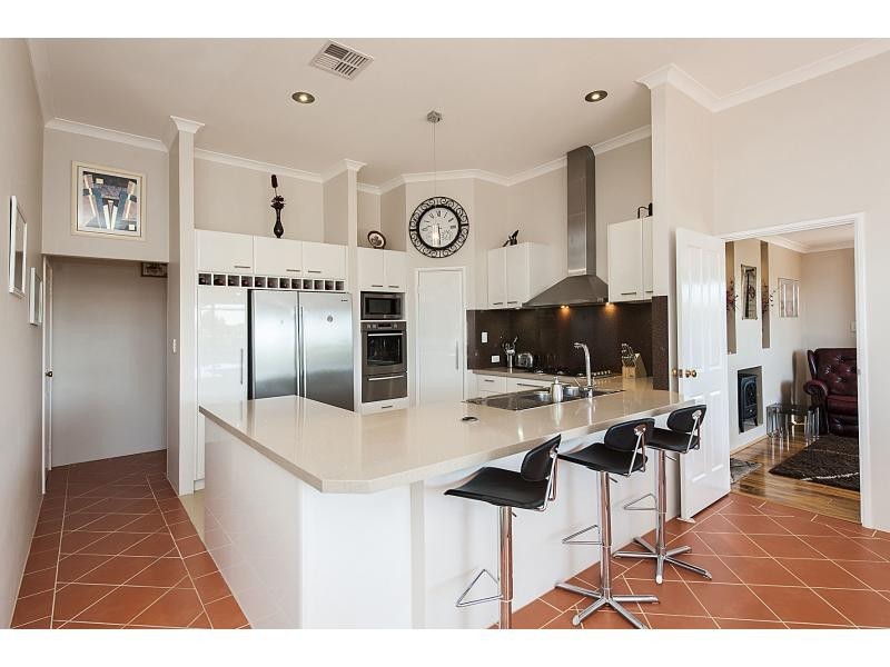 6 Venice Retreat, Warnbro WA 6169
