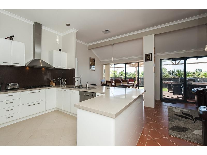 6 Venice Retreat, Warnbro WA 6169