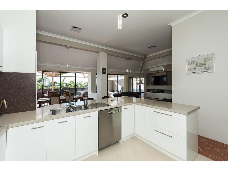 6 Venice Retreat, Warnbro WA 6169