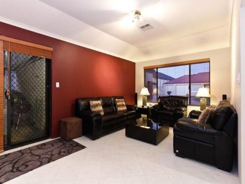15 Sheffield Bend, Success WA 6164