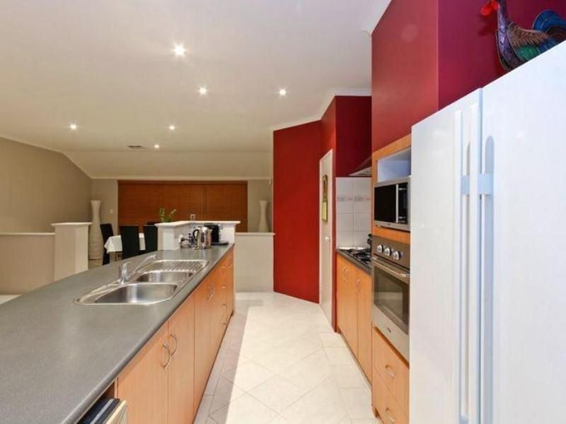 15 Sheffield Bend, Success WA 6164
