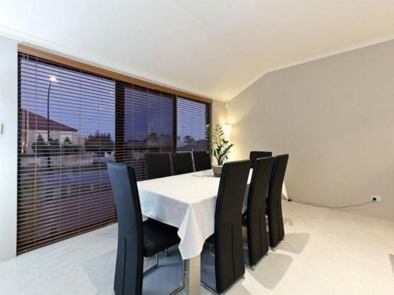15 Sheffield Bend, Success WA 6164