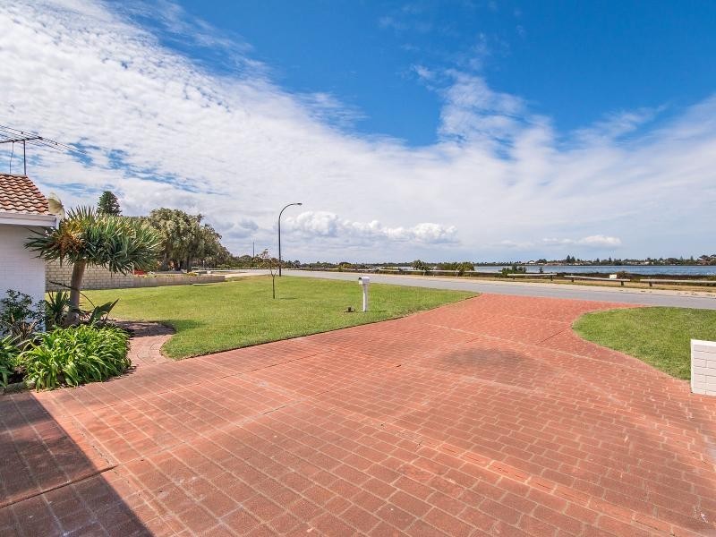 26 Lake Street, Rockingham WA 6168