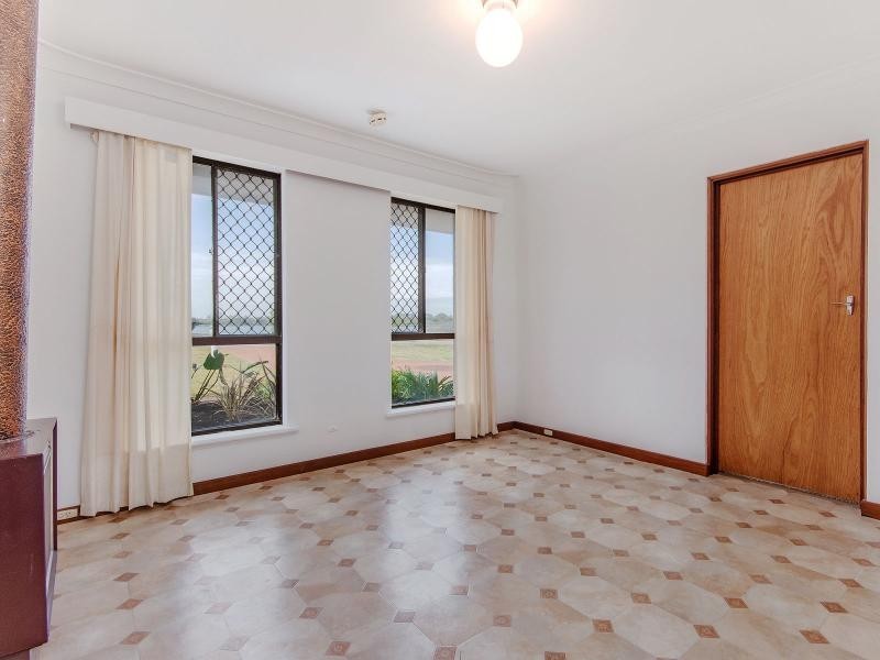 26 Lake Street, Rockingham WA 6168