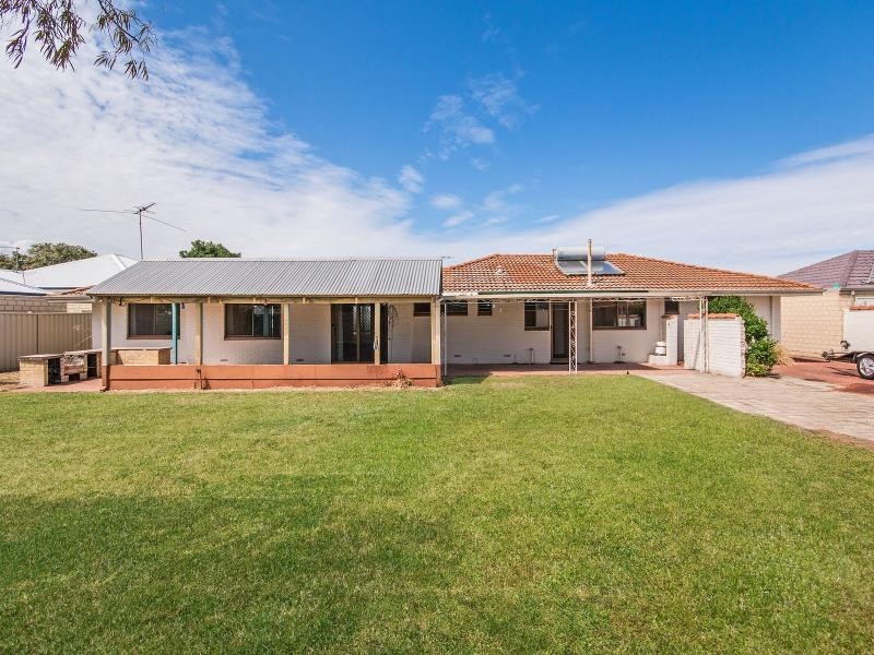 26 Lake Street, Rockingham WA 6168
