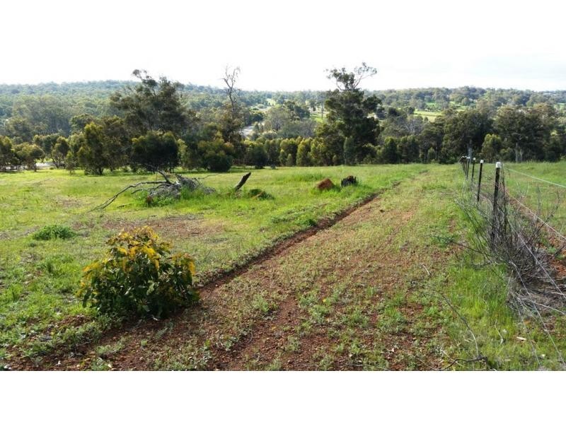 11 Wisteria Way, Chittering WA 6084