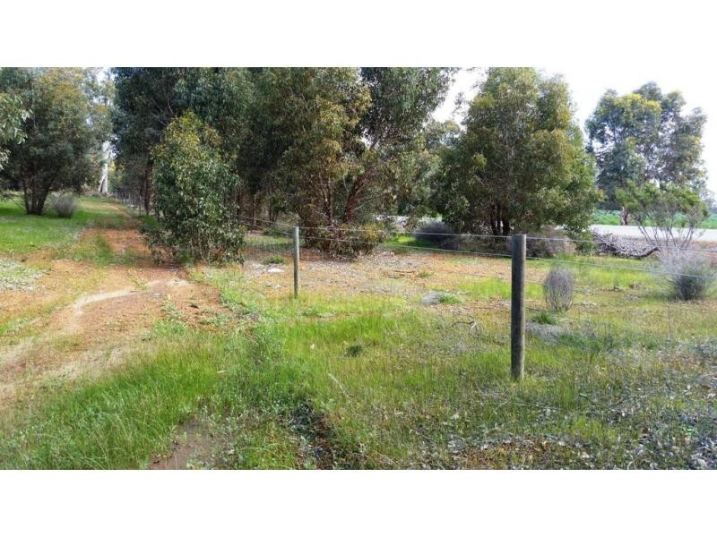 11 Wisteria Way, Chittering WA 6084