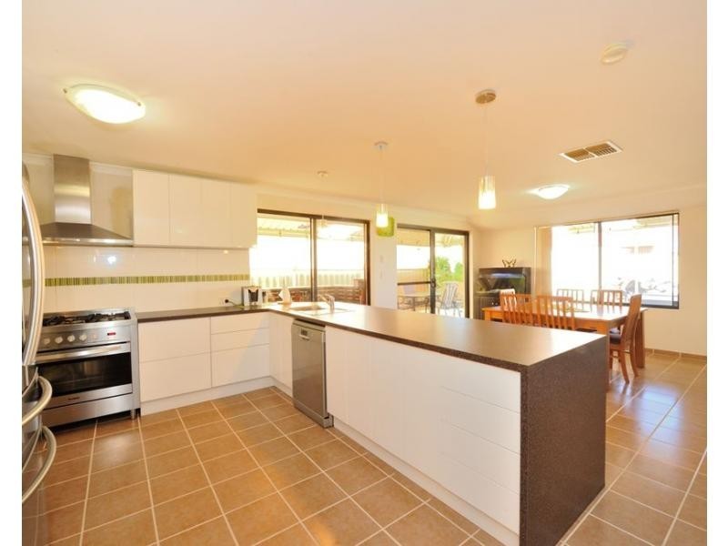 10 Delaney Parkway, Port Kennedy WA 6172