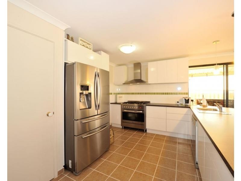 10 Delaney Parkway, Port Kennedy WA 6172
