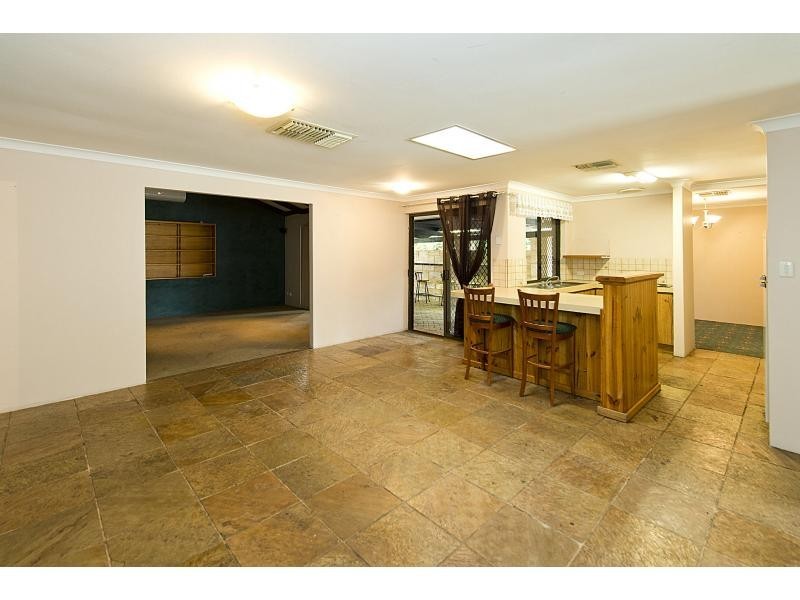 4 Camelot Place, Camillo WA 6111