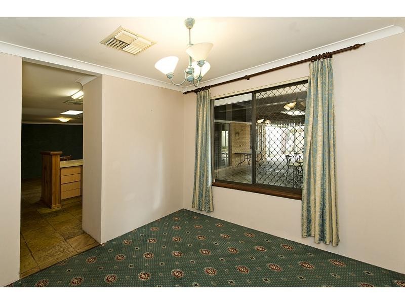 4 Camelot Place, Camillo WA 6111