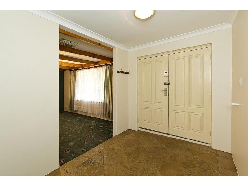 4 Camelot Place, Camillo WA 6111