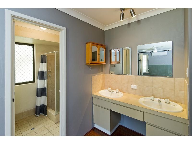 4 Camelot Place, Camillo WA 6111