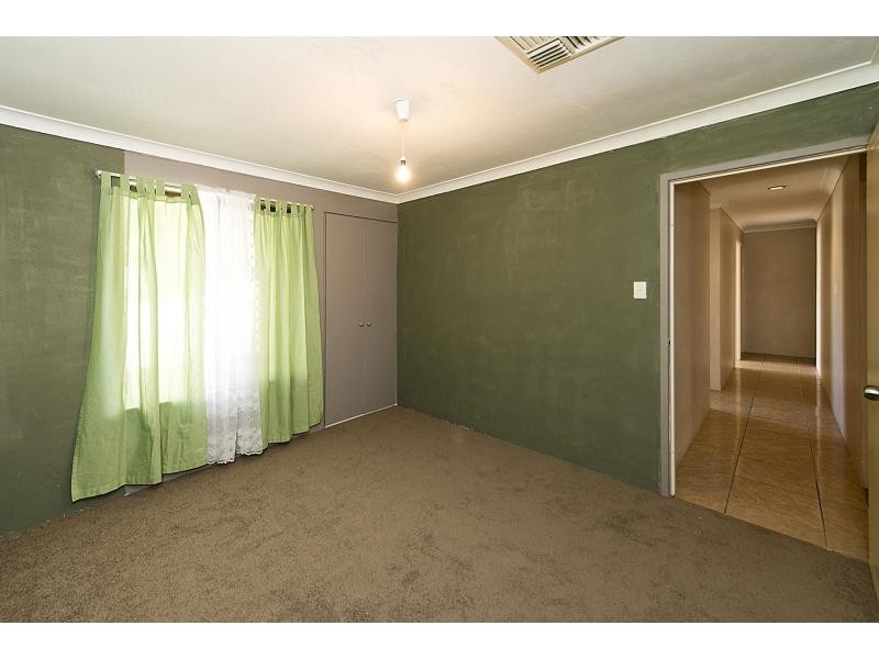 4 Camelot Place, Camillo WA 6111