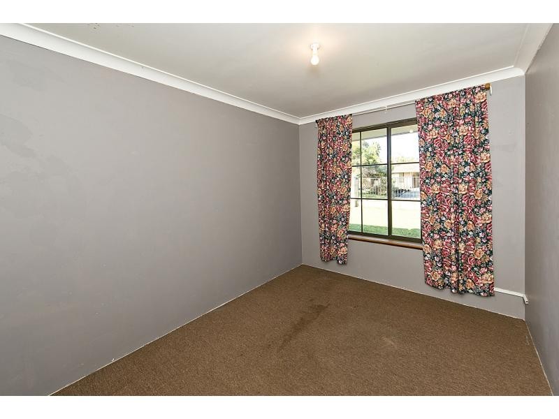 4 Camelot Place, Camillo WA 6111