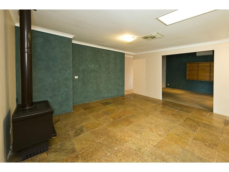 4 Camelot Place, Camillo WA 6111