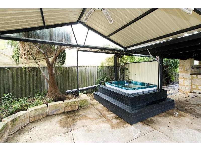 4 Camelot Place, Camillo WA 6111