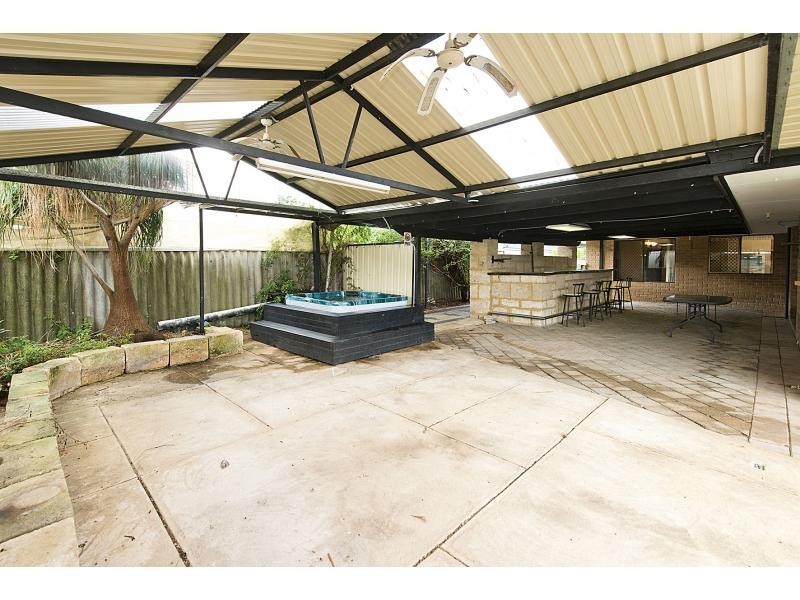 4 Camelot Place, Camillo WA 6111