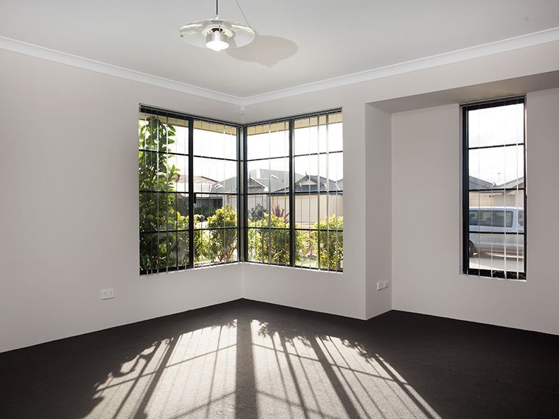 31 Benjamin Crescent, Tapping WA 6065