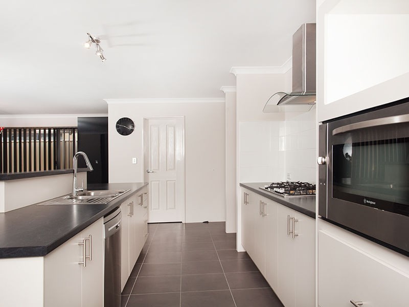 31 Benjamin Crescent, Tapping WA 6065