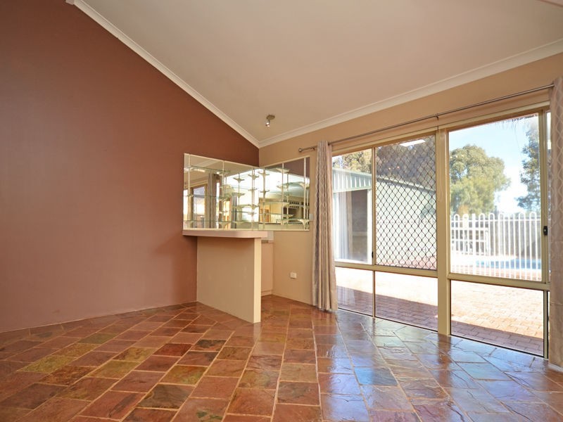 18 Winchester Place, Ballajura WA 6066