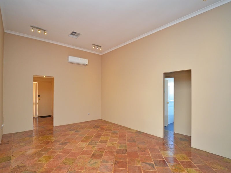 18 Winchester Place, Ballajura WA 6066